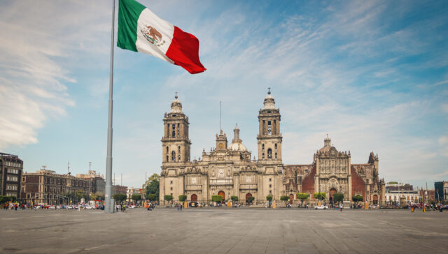 praça zócalo e catedral da cidade do méxico méxico c 2023 11 27 05 32 42 utc